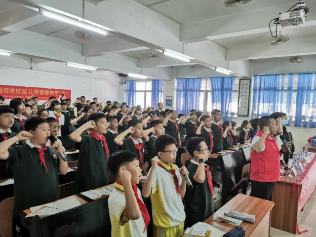 禁毒宣傳進(jìn)校園，讓青春綠色無毒 (2).jpg