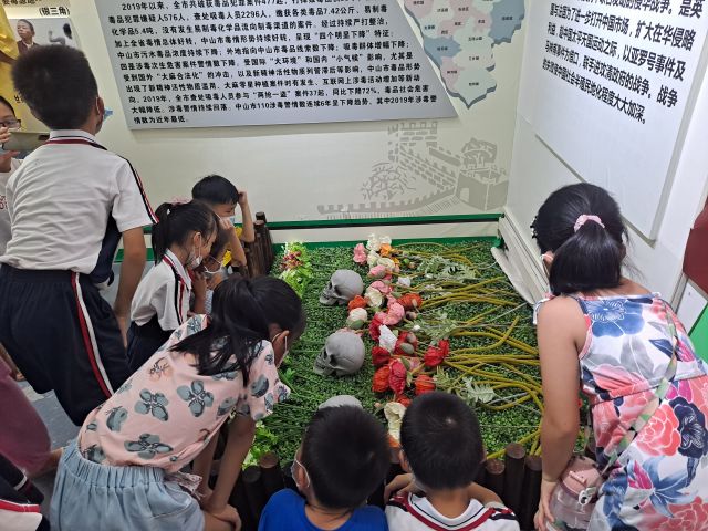 三鄉(xiāng)鎮(zhèn)開(kāi)展“拒絕毒品，你我同行“禁毒教育基地參觀活動(dòng)照片2.jpg