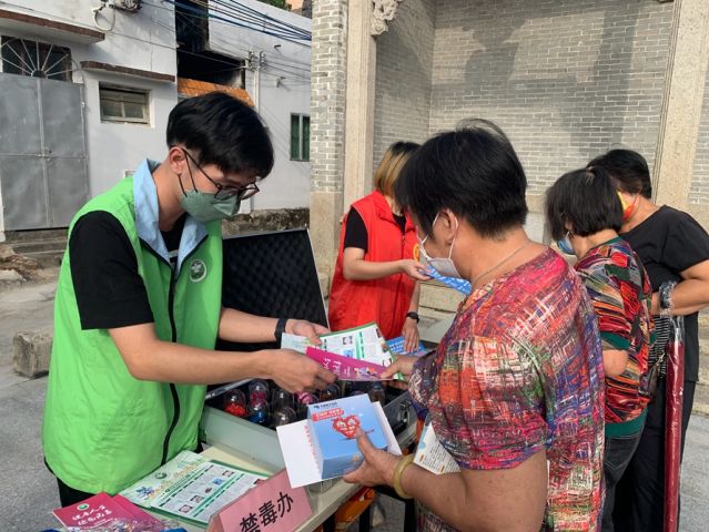 三鄉(xiāng)鎮(zhèn)開展“宣傳禁毒進小家，‘無毒’社區(qū)靠大家”活動照片3.jpg
