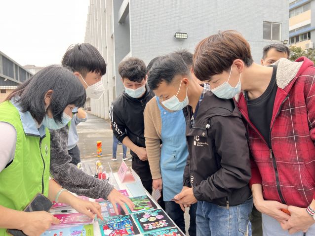 三鄉(xiāng)鎮(zhèn)開展“禁毒宣傳進工廠，平安無毒迎新春”宣傳活動照片1.JPG